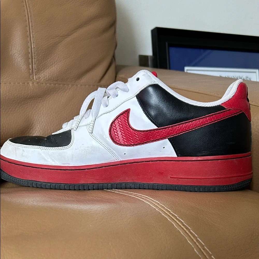 Nike Air Force 1 ‘82 Low Top Varsity Red Black and White size 13 - Picture 7 of 11